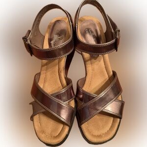 Clarks Collection Metallic Brown Leather Wedge Sandals Ankle Strap Size 8